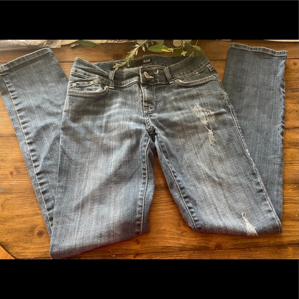 A.n.a modern fit Jeans size 4 little stretch